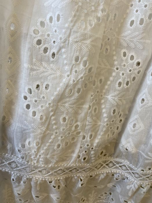 Дамска рокля дантела бяла