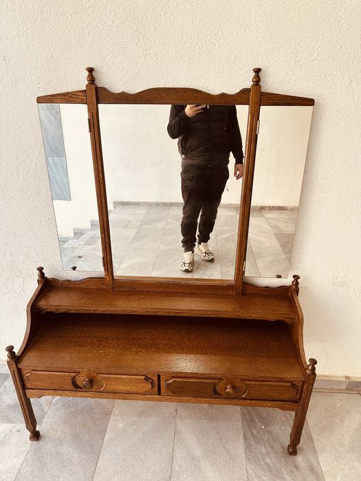 Класическа ретро тоалетка с трикрилно огледало – масивно дърво