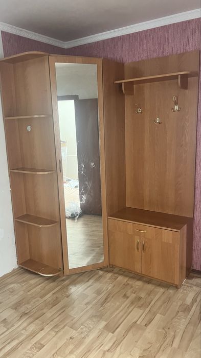 Продам прихожку в среднем состоянии
