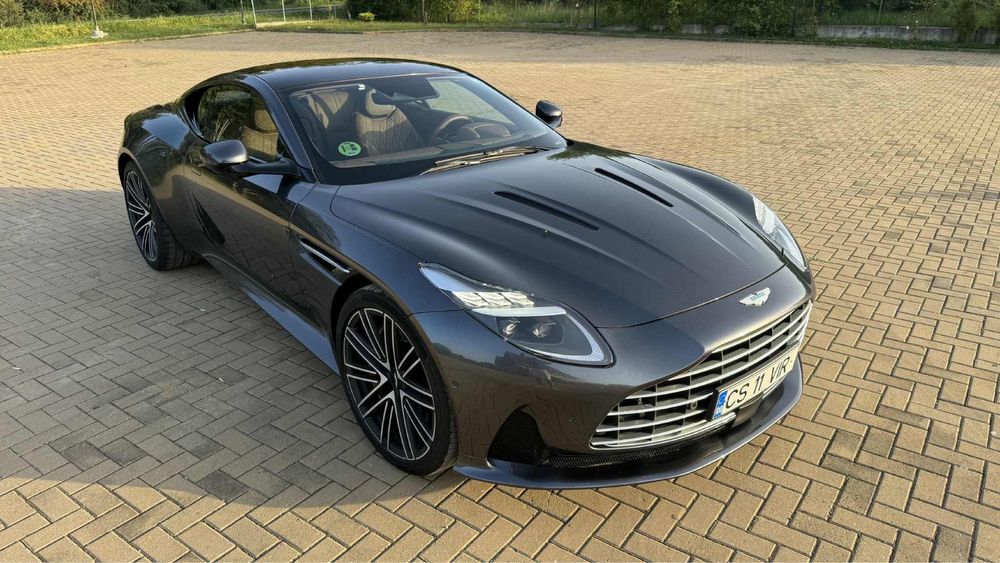 Aston Martin DB12 2024