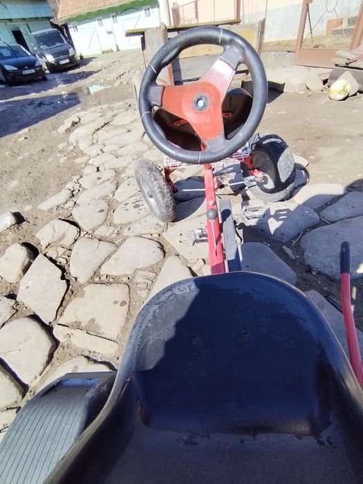 Kart cu pedale cu transmisie pe lanț