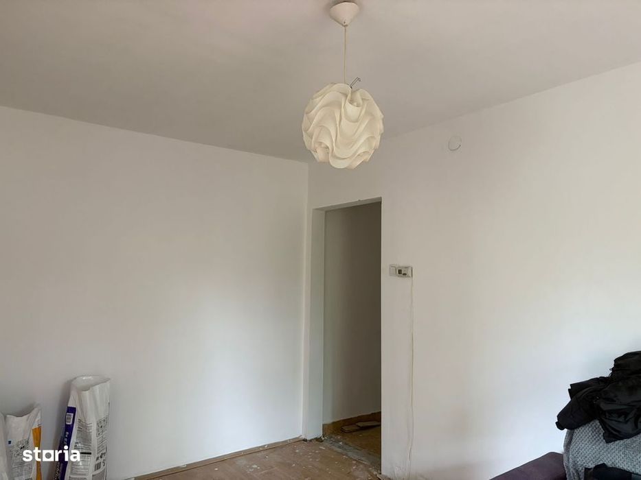 Dâmbu – Apartament 3 camere, etaj 2/4, balcon