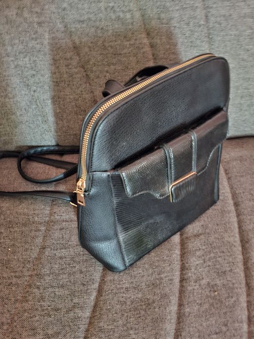 Черна кожена раница