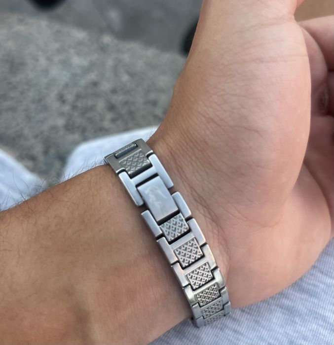 Lacoste стоманена гривна С КУТИЯ