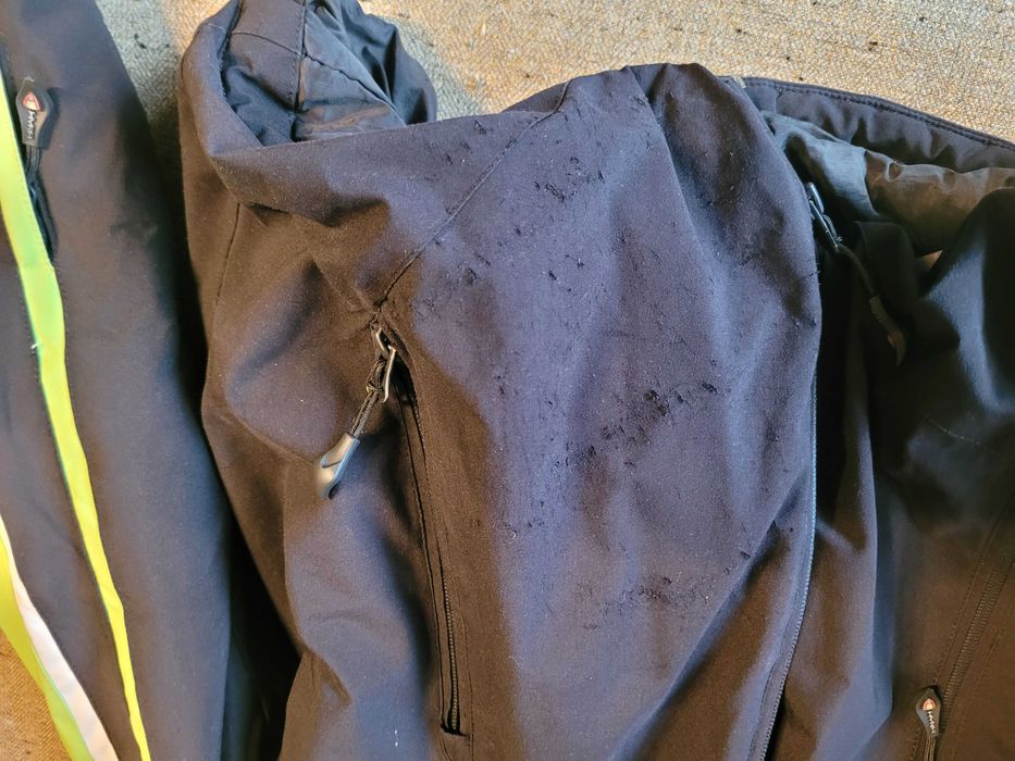 Продавам детски зимни дрехи