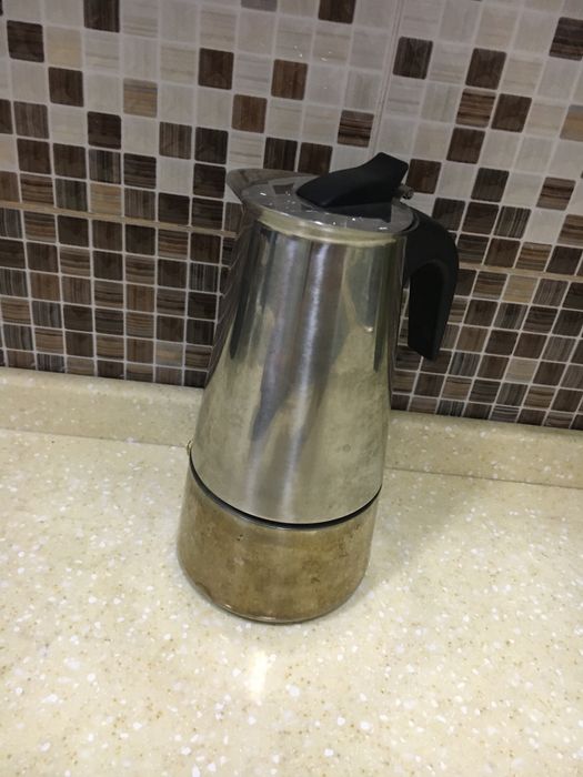 Продается гейзер,ваза,рюмки ,набор для сыпучих