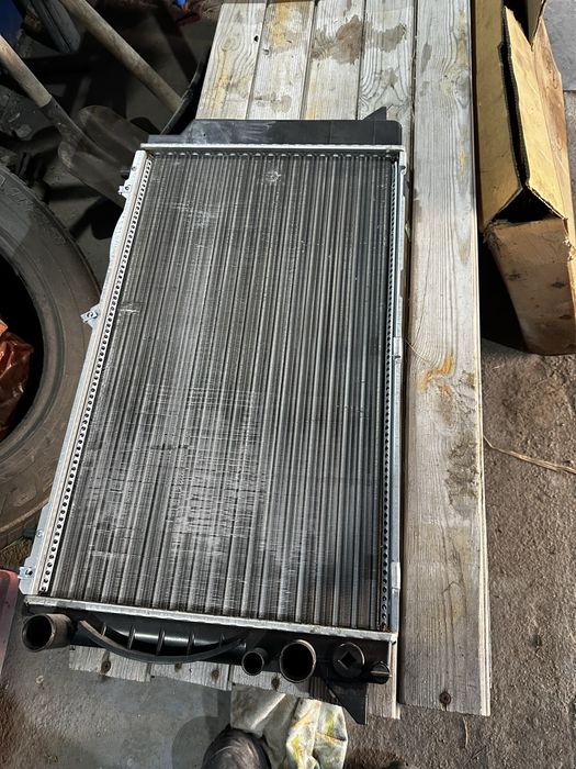 Радиатор Audi 80 b4