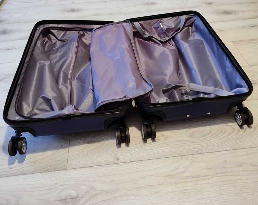 Продам чемодан дорожный