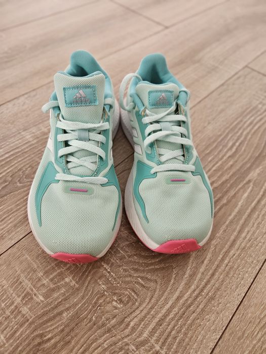 Adidasi ADIDAS copii, mărime 35 1/2 , sunt impecabili