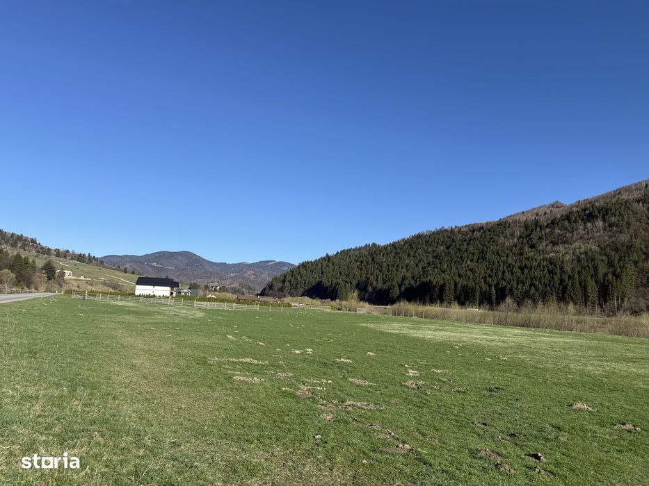 Teren intravilan 1269 mp cu priveliste la 12 km de zona Bran-Moeciu.