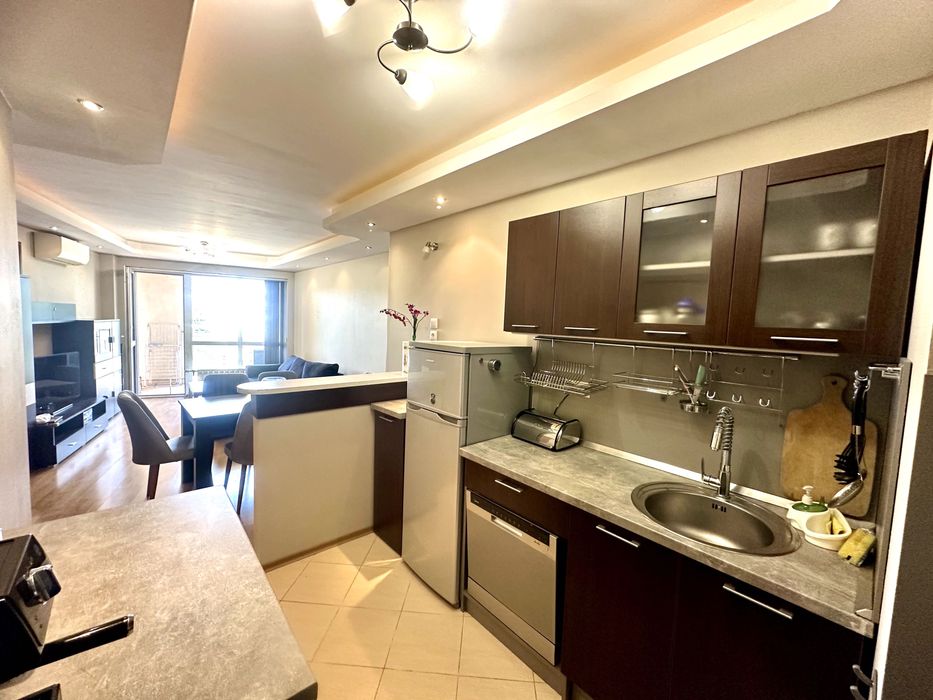 Дава се под наем Тристаен апартамент в Варна, Център - 90 кв.м за 488.58 € - Снимка #5