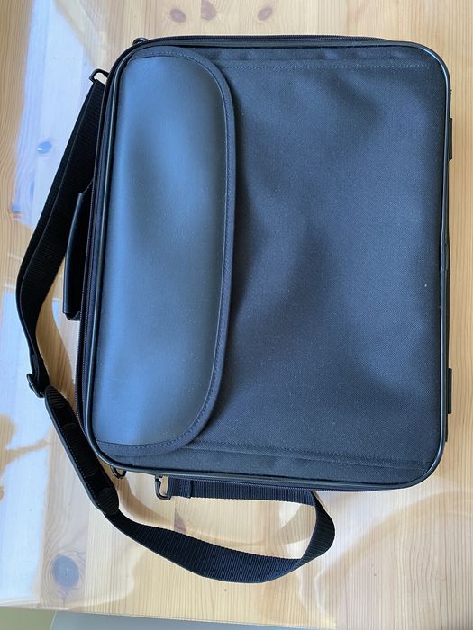 Чанта за лаптоп