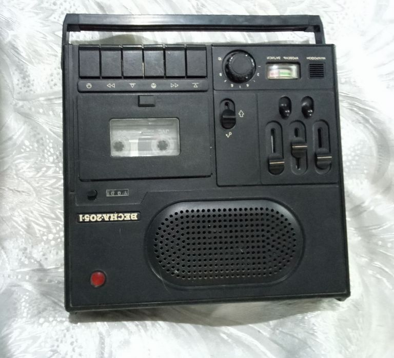 Продается магнитофон ВЕСНА 205 -1