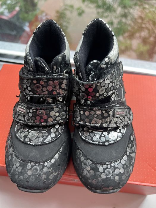 Продам детские ботинки на девочку 27 размер