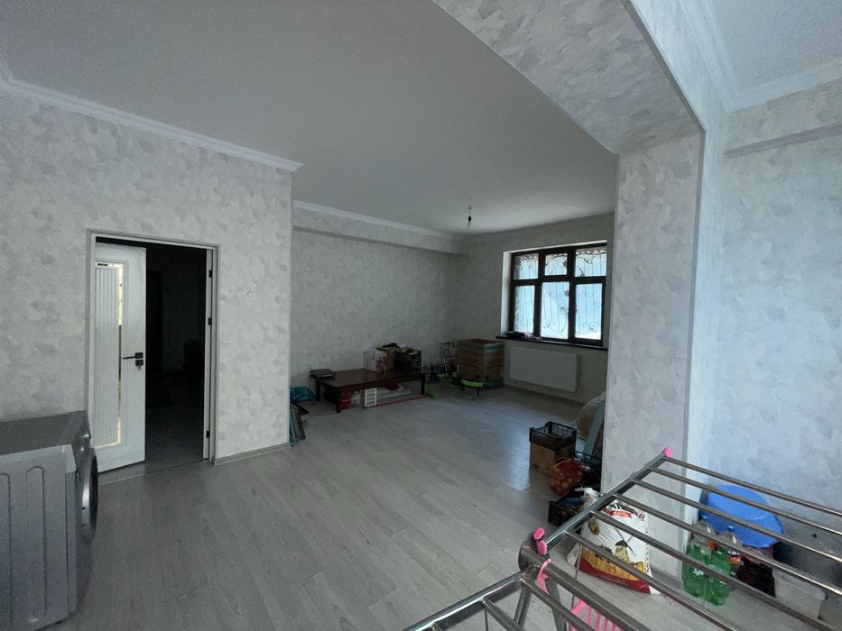 Kvartira sotiladi yangi remont navastroyka