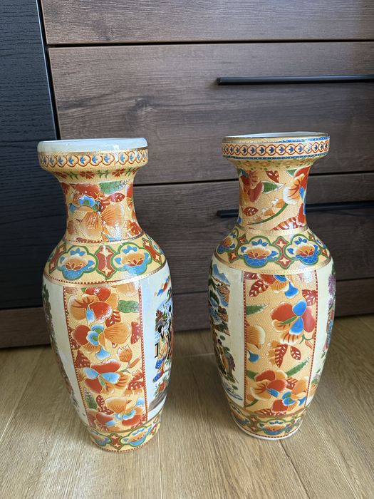 Vaze pictate  cu scene traditionale chinezesti si motive florale
