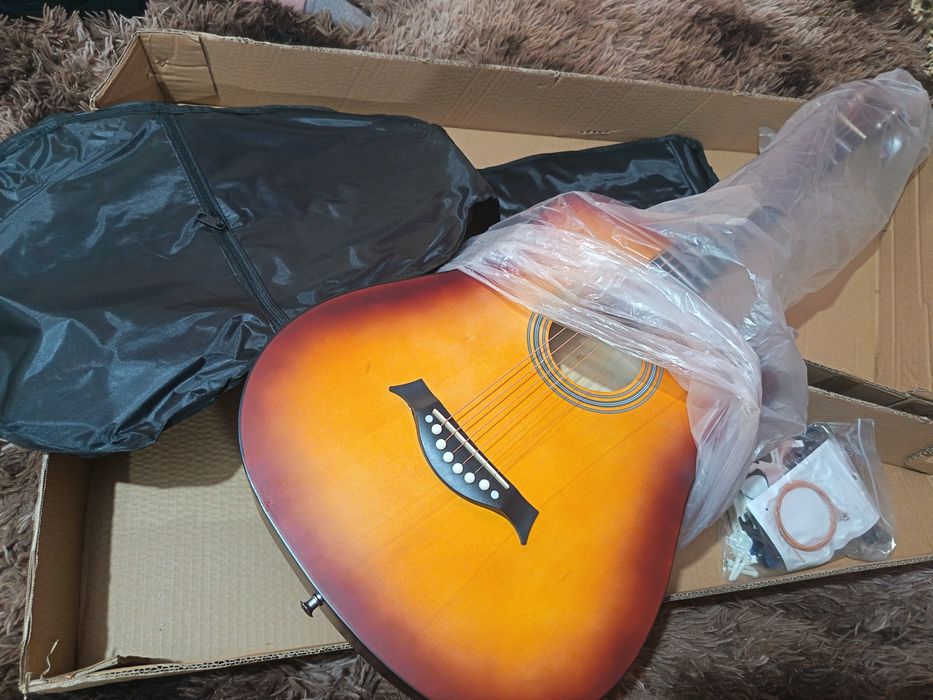 Gitara Hamma narsasi bn SROCHNA  Sotiladi Yepi yengi.