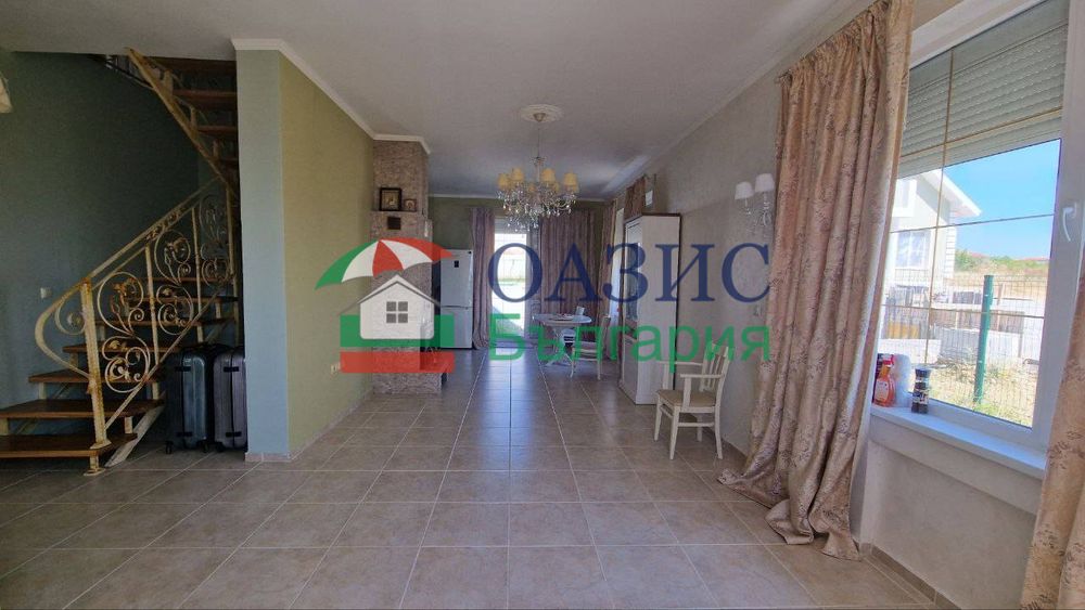 Къща с парцел и басейн, Чолакова Чешма, 212м.кв., цена 349000 евро