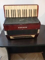 Hohner 80 bași sitā