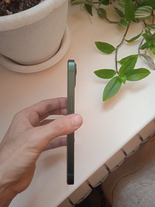 Продам Iphone 13