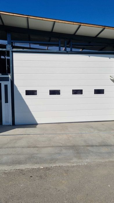 uși de garaj cu acces pietonal