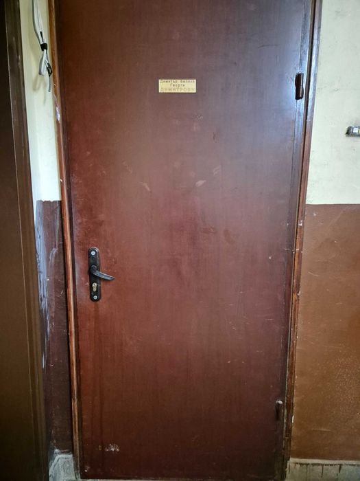 Метална входна врата