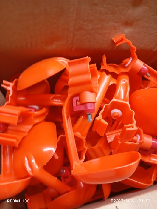 Товук жужалар учун сув идиш