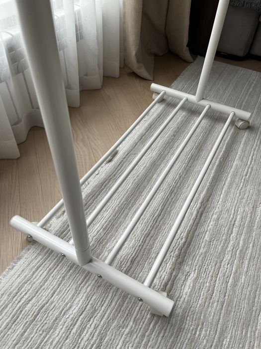 Вешалка наполная с колесиками