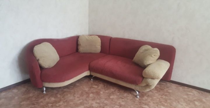 Отдам старый диван