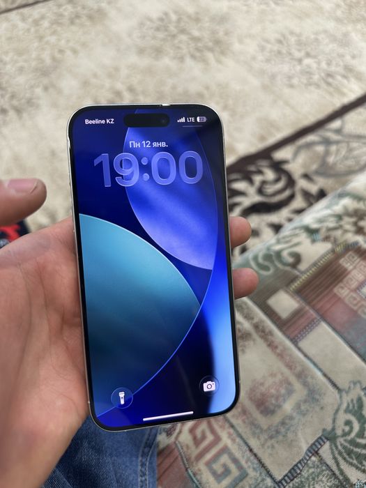 iPhone 15 pro продаю