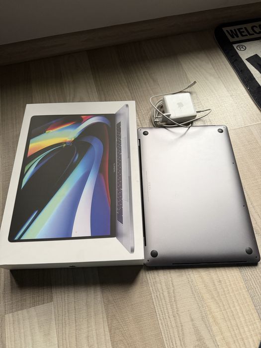 Macbook pro 16” cu touchbar, I7, 32GB RAM, SSD 512GB