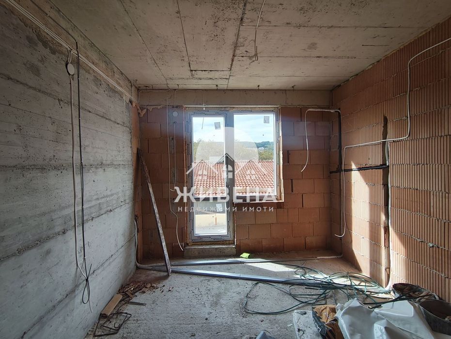 Продава нов 4-стаен апартамент, кв. Виница