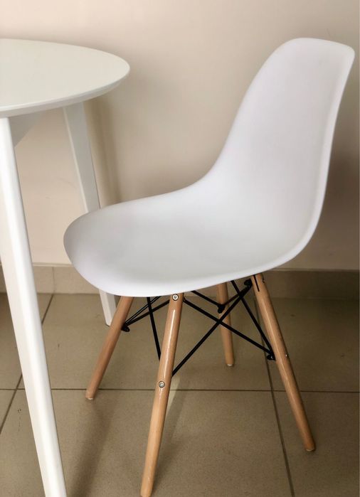 Пластиковые стулья