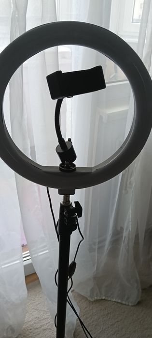 Lampa circulara trepied pentru telefon