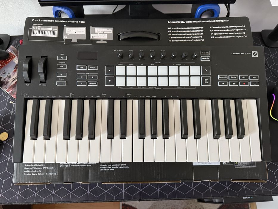 Midi controler Novation Launchkey37 mk4