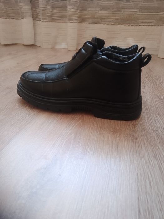 Продам ботинки зимние