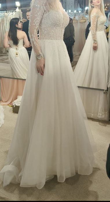 Vand rochie de mireasa Luada Style, model 2026 purtata câteva ore ,curatata  profesional.Pret achizie 6500 lei.Pret vânzare 2000 de leo