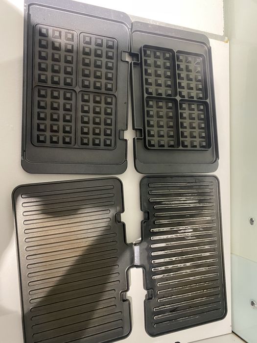 Мультигриль DeLonghi CGH1030D