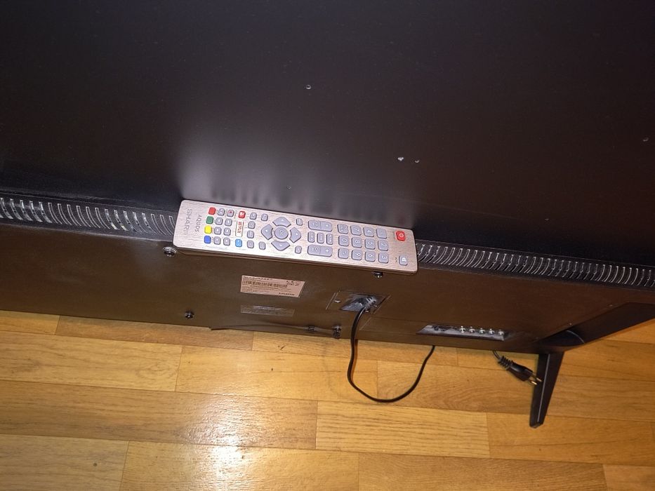 Sharp Smart TV model 50UI7422E  -  4K -127 cm diagonala