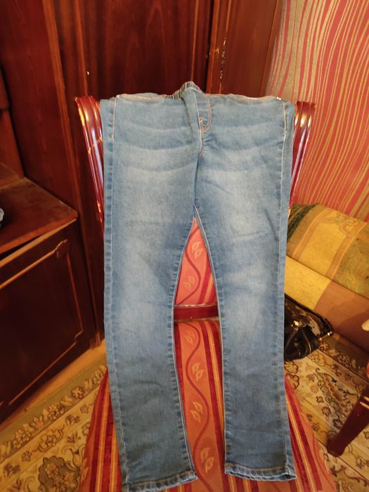 Продам брюки школьные жынсовый все