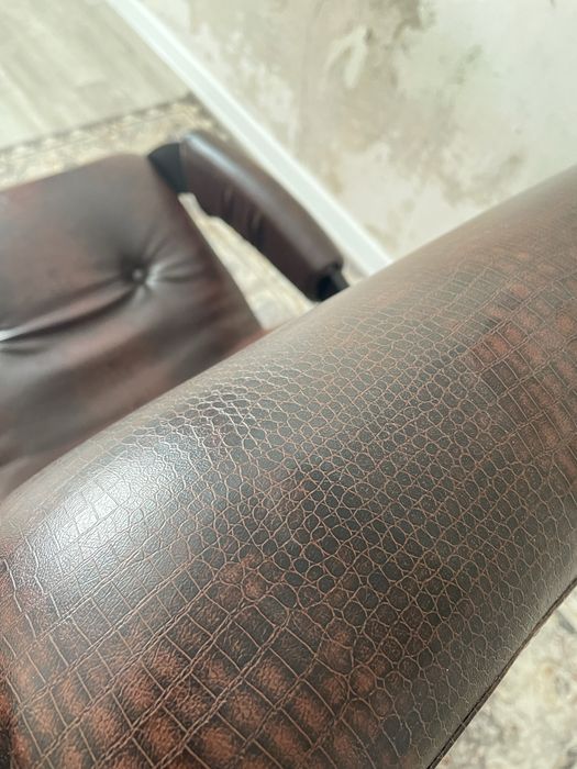 Продам новое кожаное кресло