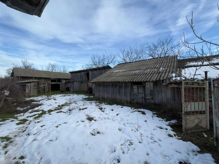 Casa de vanzare-3 camere, anexe si livada