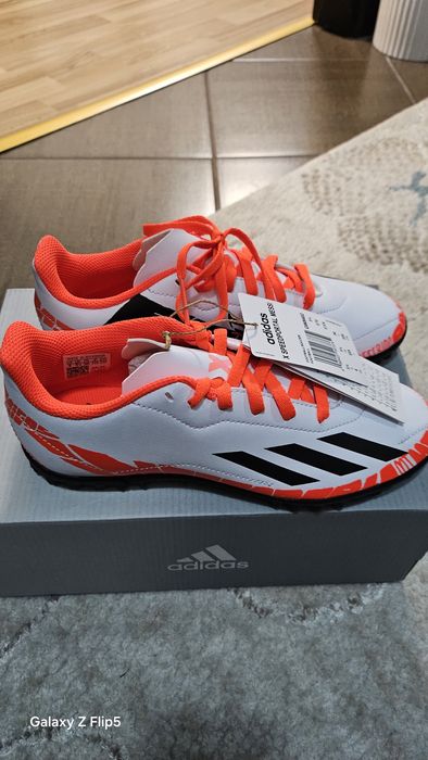 Футболни обувки Адидас