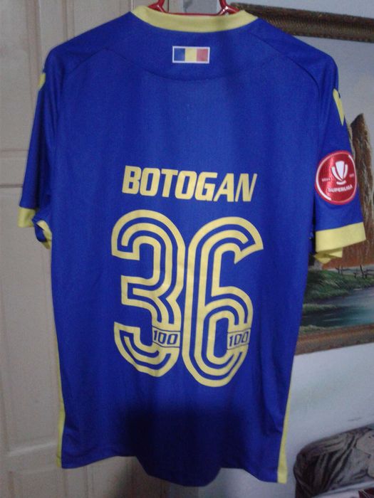 Tricou Petrolul Ploiesti cu autografe - Banii merg la un baiat bolnav.