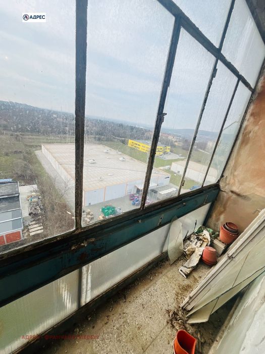 Продава се Тристаен апартамент в Плевен, Сторгозия - 100 кв.м за 561 €/кв.м - Снимка #10