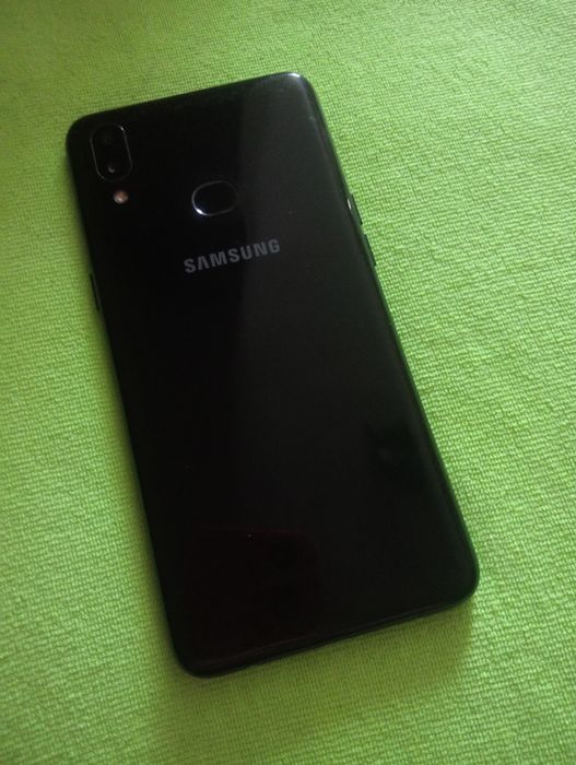 Продам смартфон А10s Samsung