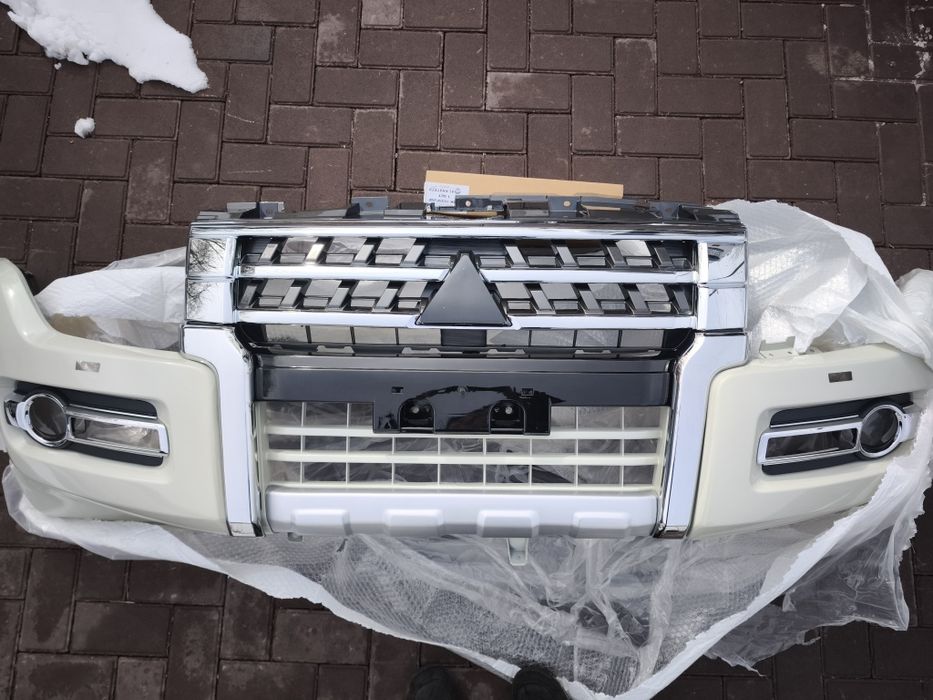 Бампер решетка Митсубиси паджеро