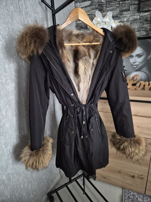 Луксозна дамска парка с богат естествен косъм от лисица