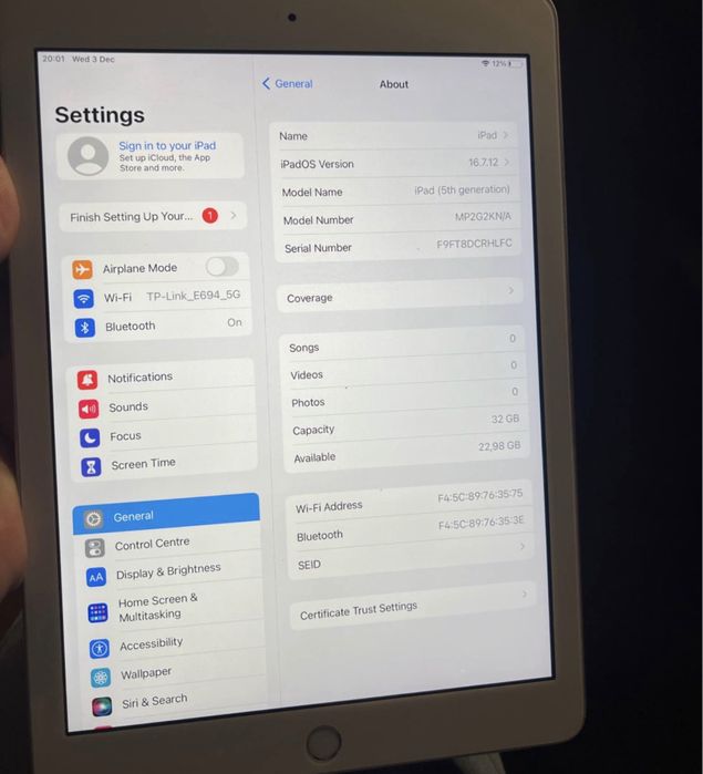 iPad gen 5, 32 gb, white