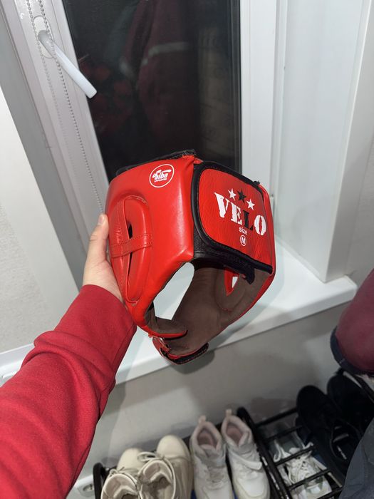 Боксерская шлем и перчатка VELO